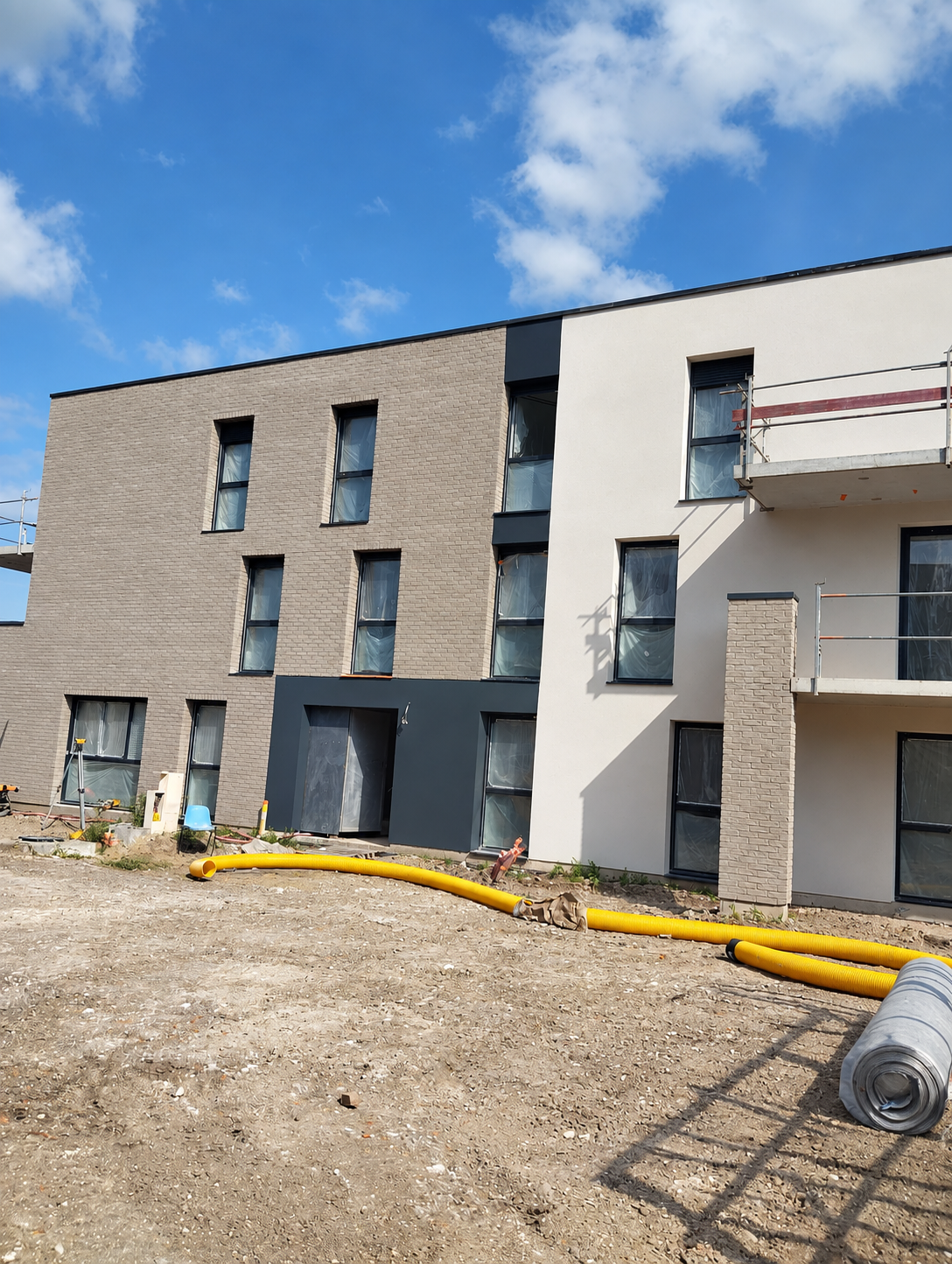 Façade d’une extension de maison individuelle en construction